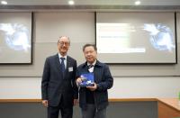 Prof. Tony Chan presents a souvenir to Prof. Yang Huanming